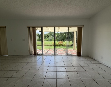7240 Pineforest Circle - Photo Thumbnail 12