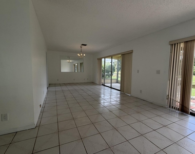 7240 Pineforest Circle - Photo Thumbnail 13