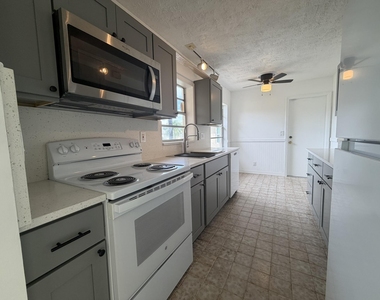 7240 Pineforest Circle - Photo Thumbnail 6