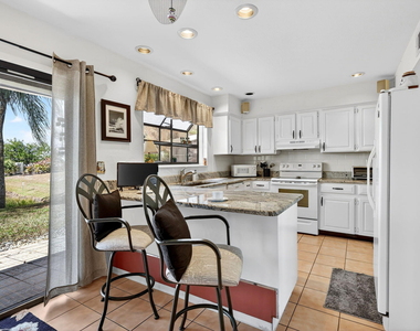 1431 Se Ashville Court - Photo Thumbnail 10