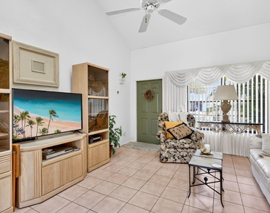 1431 Se Ashville Court - Photo Thumbnail 8