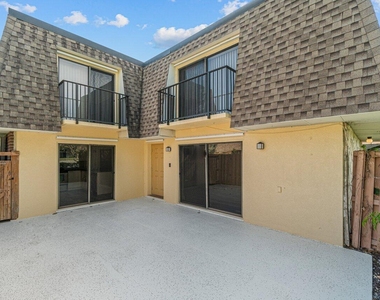 2929 Sw 22nd Circle - Photo Thumbnail 2