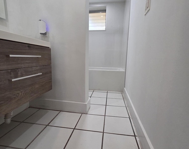 2716 Ne 30th Place - Photo Thumbnail 12