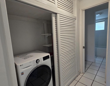 2716 Ne 30th Place - Photo Thumbnail 9
