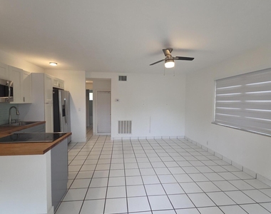 2716 Ne 30th Place - Photo Thumbnail 4