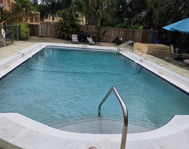 2716 Ne 30th Place - Photo Thumbnail 17
