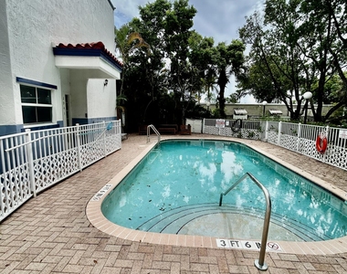 2931 Sw 18th Terrace - Photo Thumbnail 15