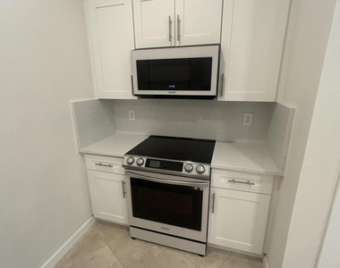 2931 Sw 18th Terrace - Photo Thumbnail 6