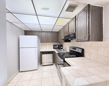 460 Nw 20th Street - Photo Thumbnail 4
