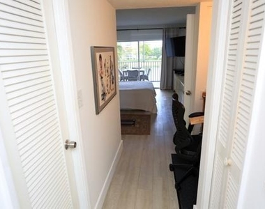 2801 N Palm Aire Drive - Photo Thumbnail 15