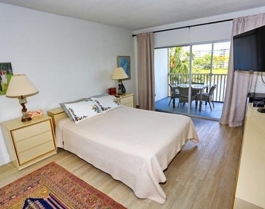 2801 N Palm Aire Drive - Photo Thumbnail 8