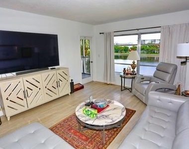 2801 N Palm Aire Drive - Photo Thumbnail 22