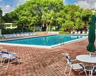 2801 N Palm Aire Drive - Photo Thumbnail 31
