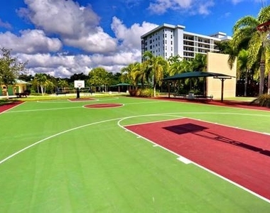 2801 N Palm Aire Drive - Photo Thumbnail 7