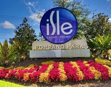2801 N Palm Aire Drive - Photo Thumbnail 50