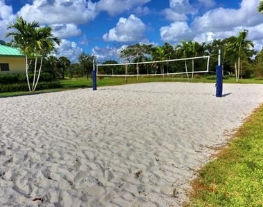 2801 N Palm Aire Drive - Photo Thumbnail 43