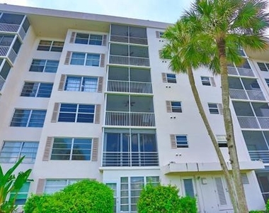 2801 N Palm Aire Drive - Photo Thumbnail 5