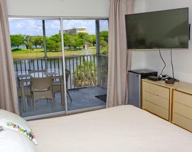 2801 N Palm Aire Drive - Photo Thumbnail 9