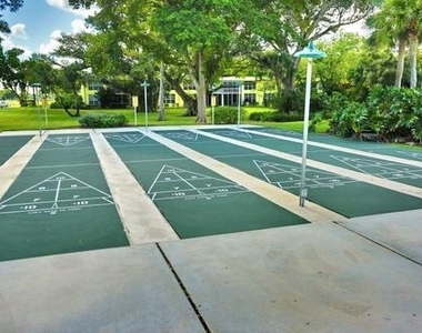 2801 N Palm Aire Drive - Photo Thumbnail 38