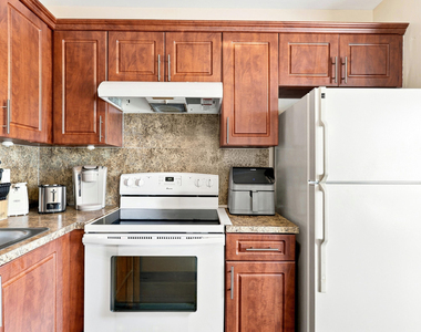 2920 Cynthia Lane - Photo Thumbnail 8