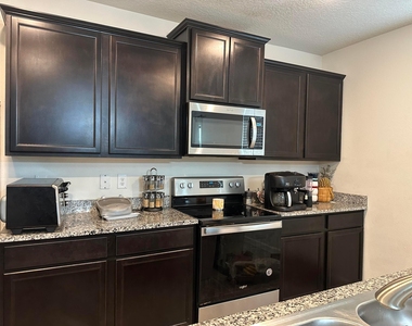 6140 Nw Regent Street - Photo Thumbnail 1