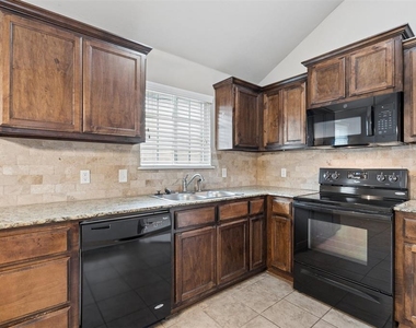 2312 Nw 199th Street - Photo Thumbnail 7