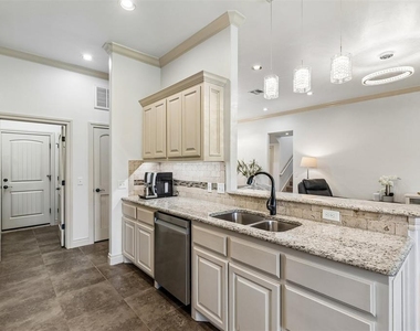 8421 126th Street - Photo Thumbnail 12