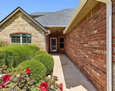 8421 126th Street - Photo Thumbnail 2