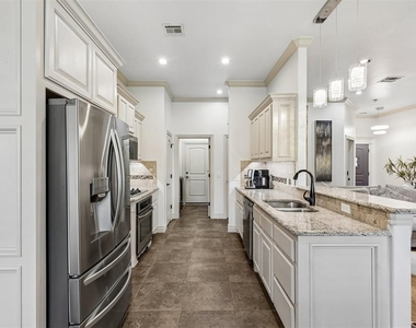 8421 126th Street - Photo Thumbnail 16
