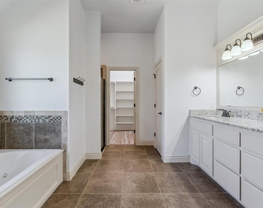 8421 126th Street - Photo Thumbnail 24