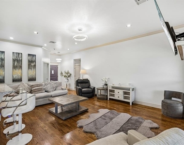 8421 126th Street - Photo Thumbnail 7