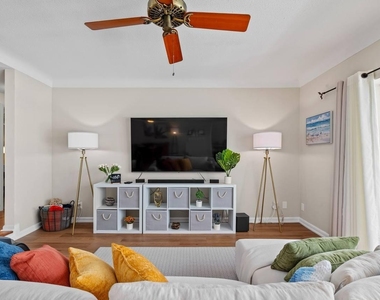 430 Ne 43rd Street - Photo Thumbnail 13