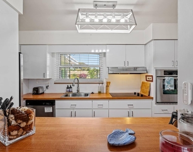 430 Ne 43rd Street - Photo Thumbnail 11