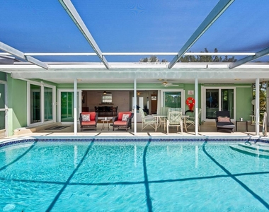 430 Ne 43rd Street - Photo Thumbnail 3