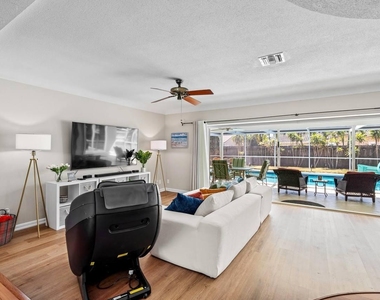 430 Ne 43rd Street - Photo Thumbnail 33