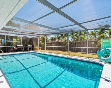 430 Ne 43rd Street - Photo Thumbnail 6