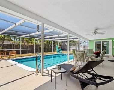 430 Ne 43rd Street - Photo Thumbnail 7