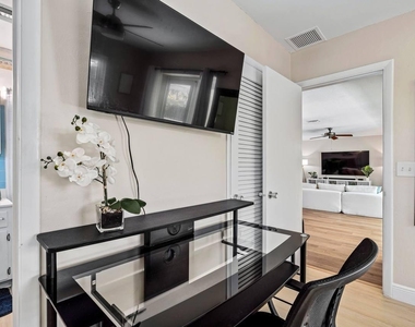 430 Ne 43rd Street - Photo Thumbnail 15