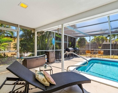 430 Ne 43rd Street - Photo Thumbnail 8