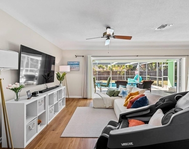 430 Ne 43rd Street - Photo Thumbnail 32