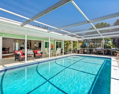 430 Ne 43rd Street - Photo Thumbnail 4