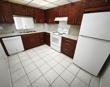 8720 Shadow Wood Boulevard - Photo Thumbnail 2