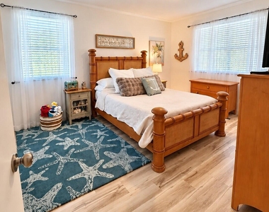 250 Lakeside Circle - Photo Thumbnail 6