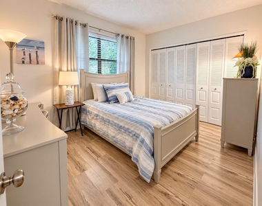 250 Lakeside Circle - Photo Thumbnail 11