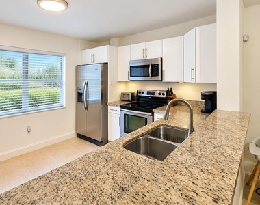 250 Lakeside Circle - Photo Thumbnail 2