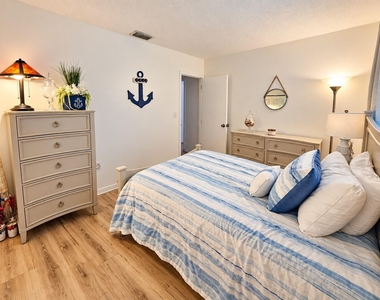 250 Lakeside Circle - Photo Thumbnail 9