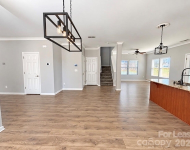 133 Altondale Drive - Photo Thumbnail 3