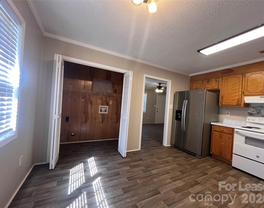 313 E Washington Avenue - Photo Thumbnail 5