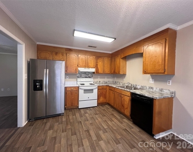313 E Washington Avenue - Photo Thumbnail 3