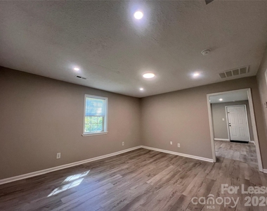 306 E Texas Avenue - Photo Thumbnail 3